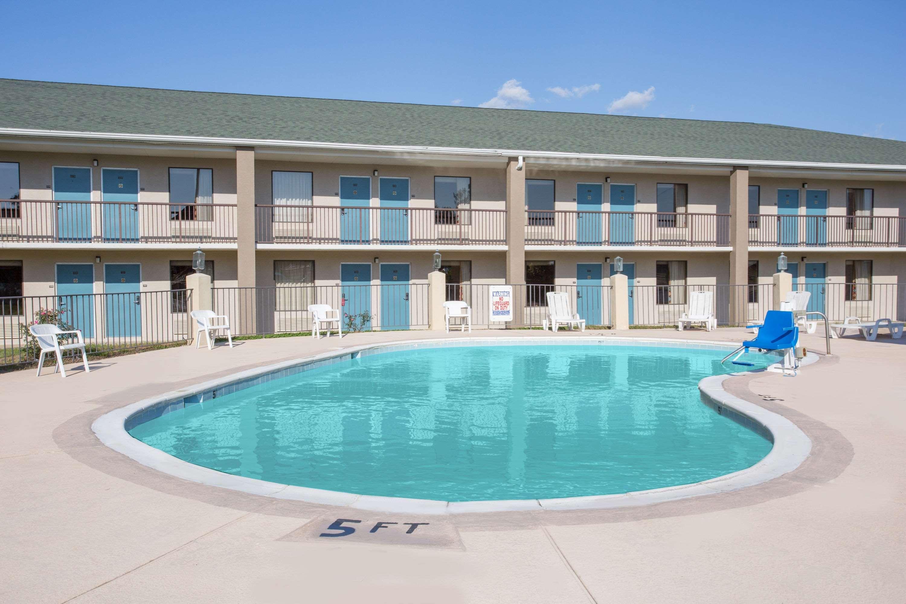 Super 8 By Wyndham Dunn Motel Екстериор снимка