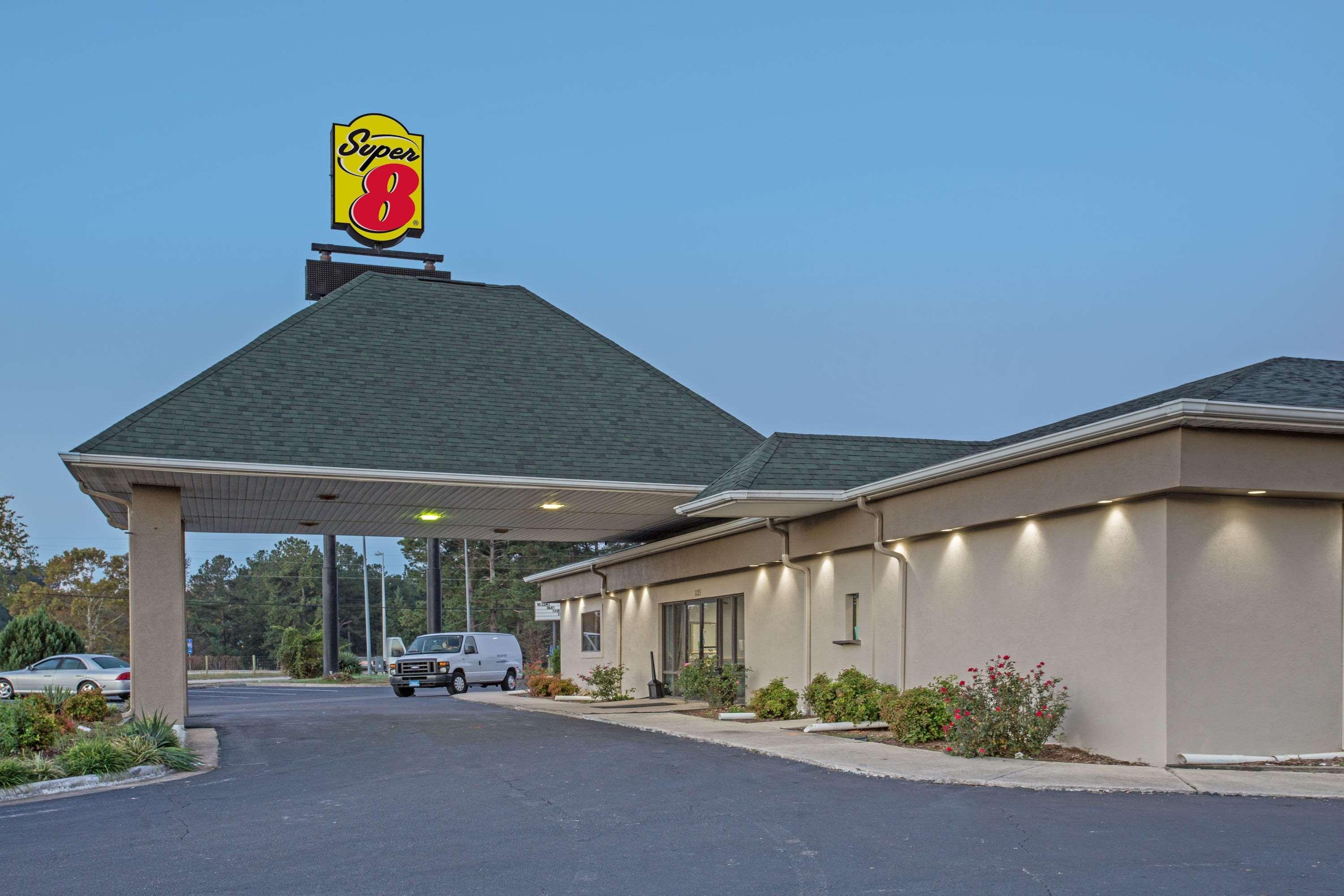 Super 8 By Wyndham Dunn Motel Екстериор снимка