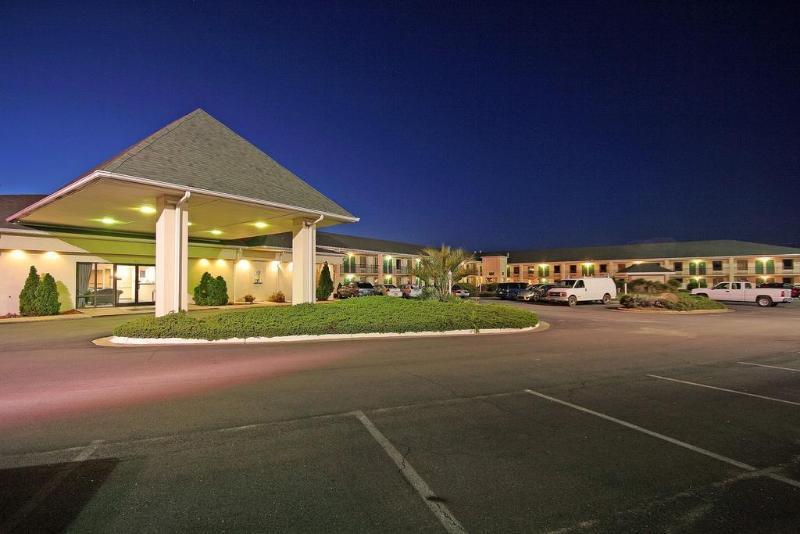 Super 8 By Wyndham Dunn Motel Екстериор снимка